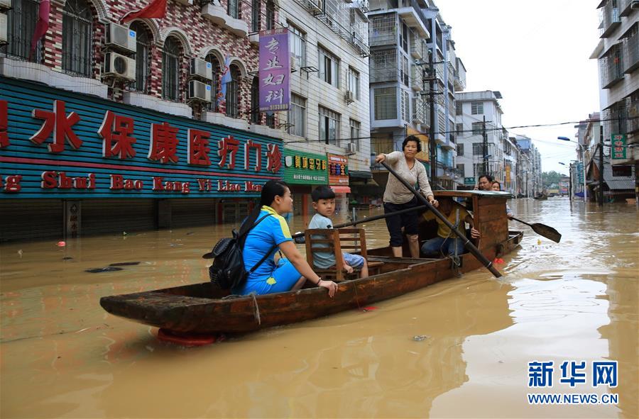 广西融水河流水位暴涨 县城部分建筑被淹