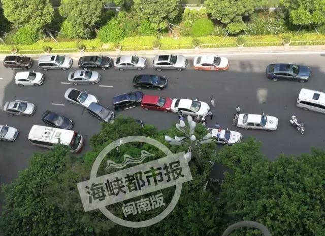 泉州6车追尾 玛莎拉蒂车主承担全责