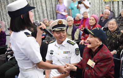 队官兵探访香港安老院.jpg