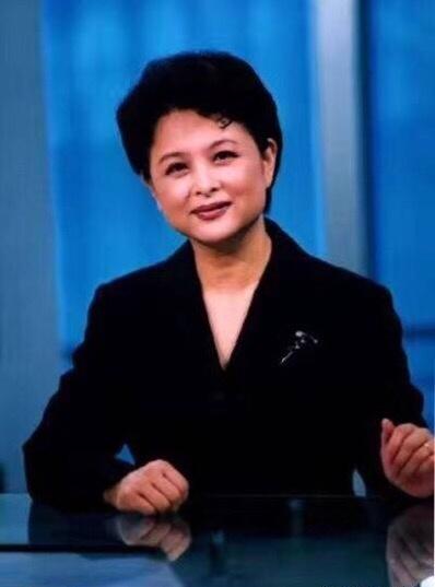 主持人肖晓琳因癌症去世 生前照回顾