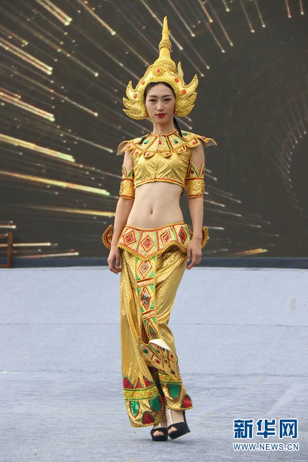 郑和国际文化旅游节特色服饰争奇斗艳
