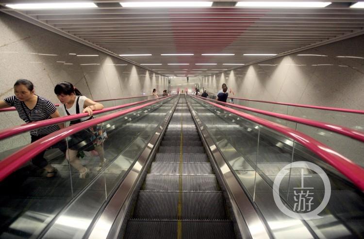 重庆现最深地铁站 皇冠大扶梯也服图片 62228