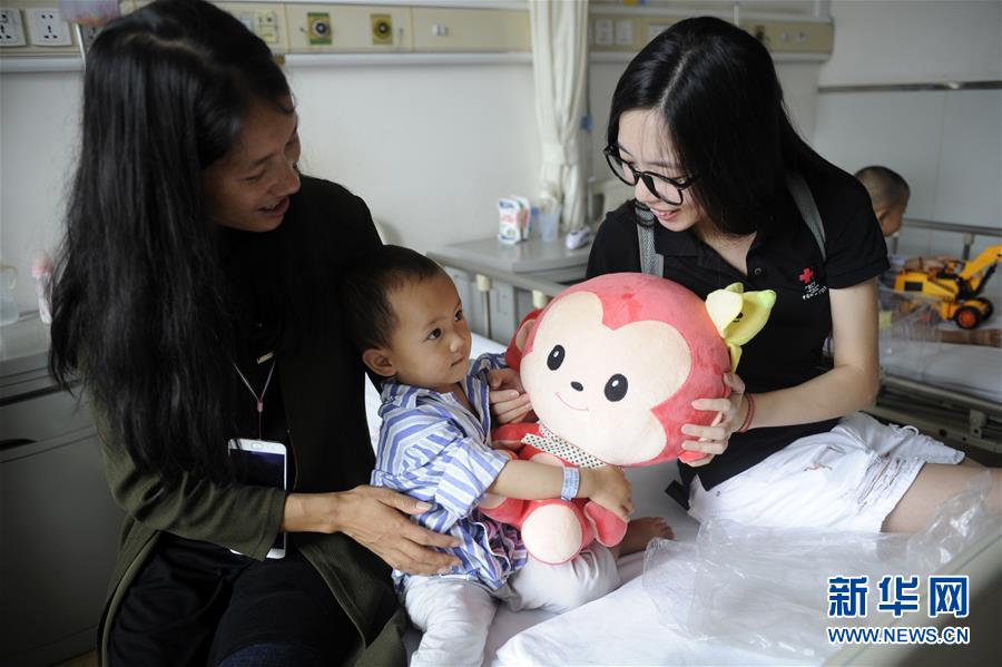 （健康）（1）云南贫困先心病患儿在郑州接受免费手术治疗