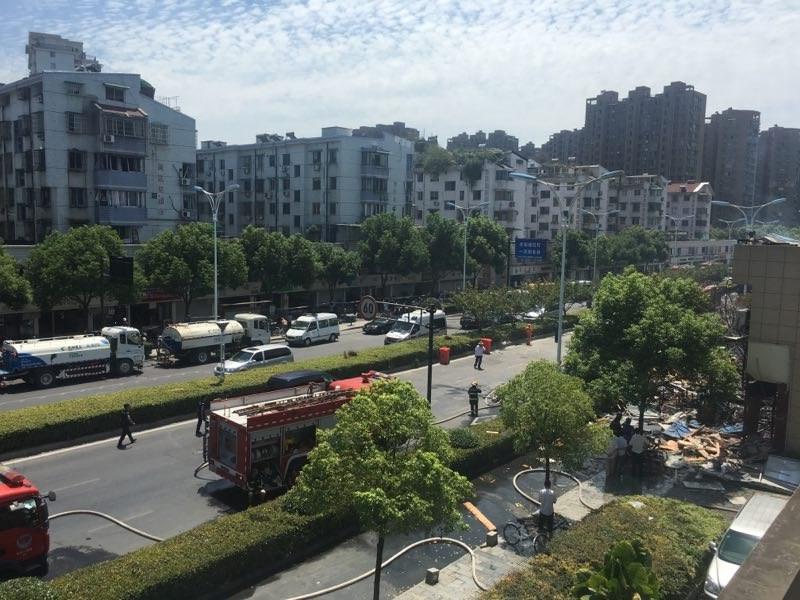 杭州三墩店铺爆炸爆炸点附近小区暂停供应电和燃气
