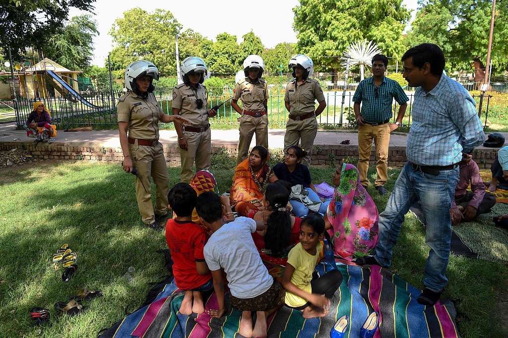 印度成立女警巡逻队打击性犯罪