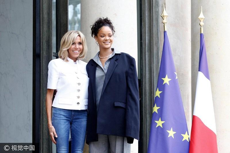 马克龙会见"网友" 第一夫人亲自迎接_图片频道__中国青年网