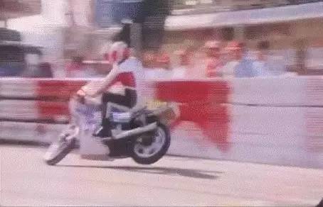 25岁女摩托车手深夜车祸身亡 绰号