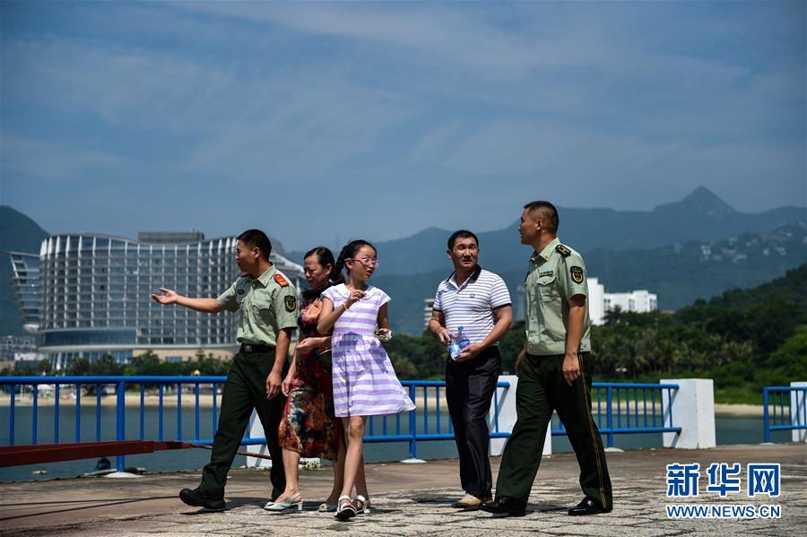 （图片故事）（1）烈士妹妹暑假“圆梦”哥哥生前所在警营