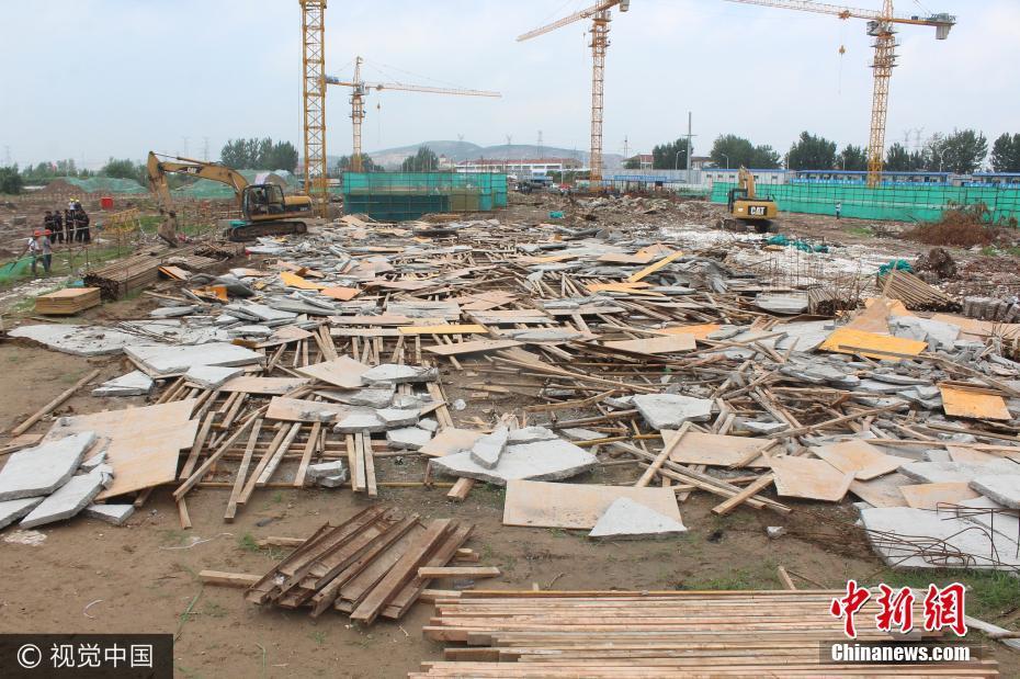 江苏徐州一在建工地发生滑塌事故 致4死2伤