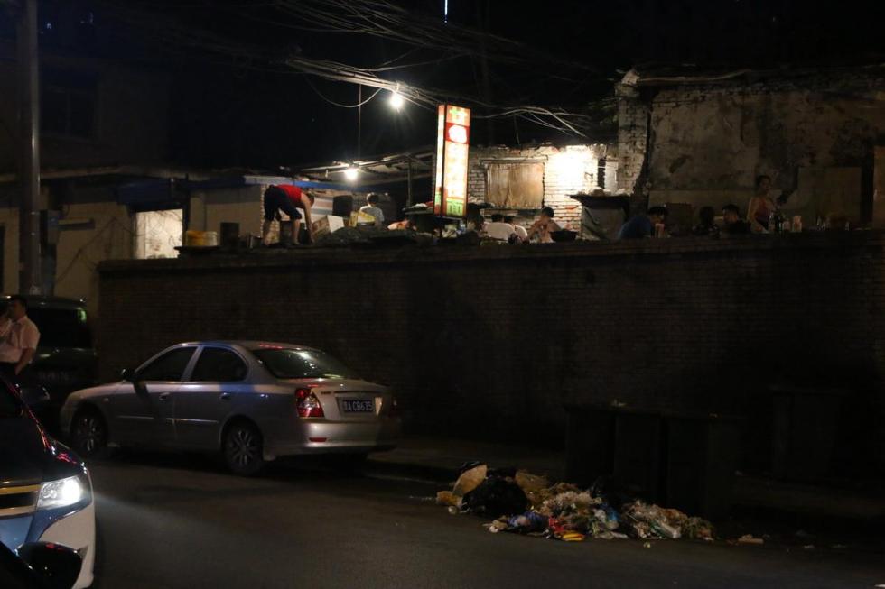 挑战日本《深夜食堂》,中国老汉卖方便面年入