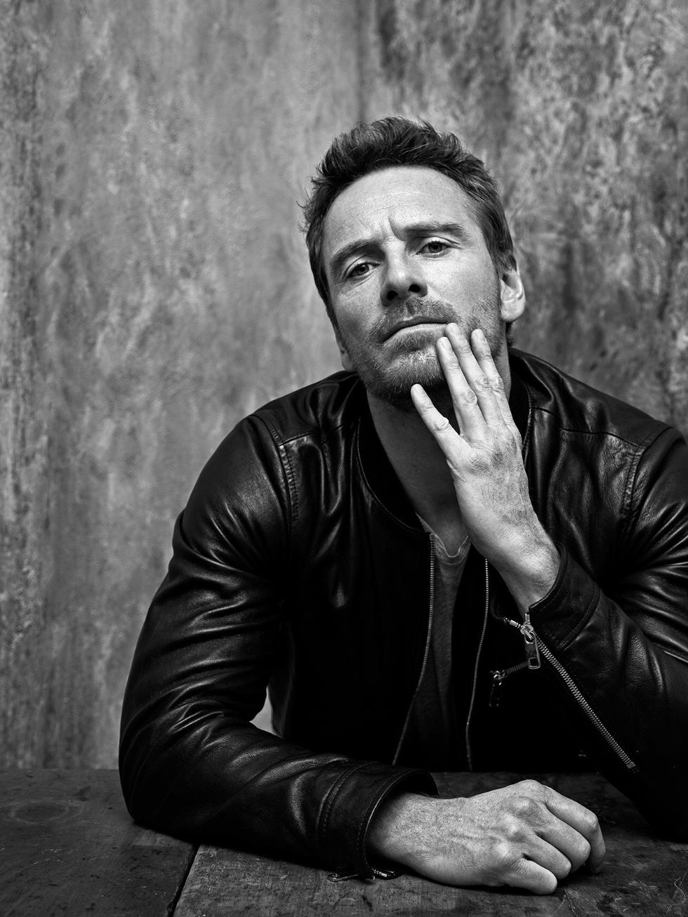 "法鲨"黑白写真曝光 正装加身荷尔蒙四溢_图片频道__中国青年网