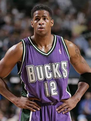 NBA另类高手:海沃德电竞称霸有人会开战斗机