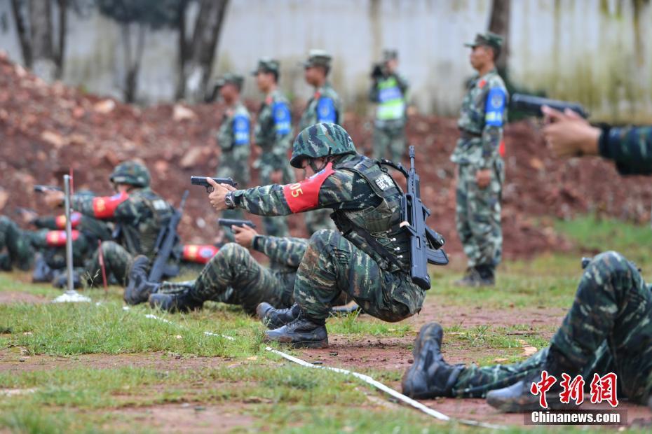 云南武警"反恐精英"实弹比武