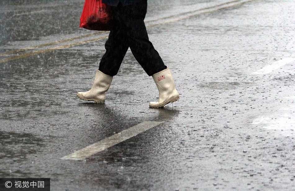 南京遭遇大暴雨 气温"跳水"送清凉_图片频道__中国青年网