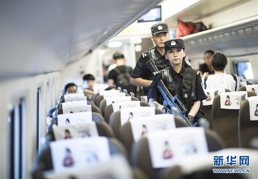 （社会）（3）女特警李希：暑运路上的侠骨柔情