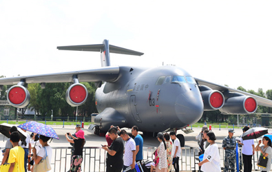 举办航空开放活动.jpg