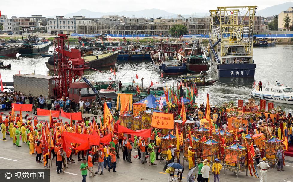 南海休渔结束 三亚举行开渔节祭海仪式