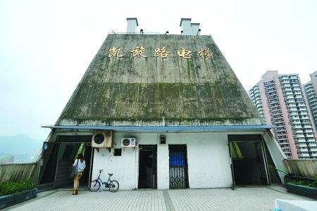 重庆又一建筑火了 超级长步梯爬哭网友