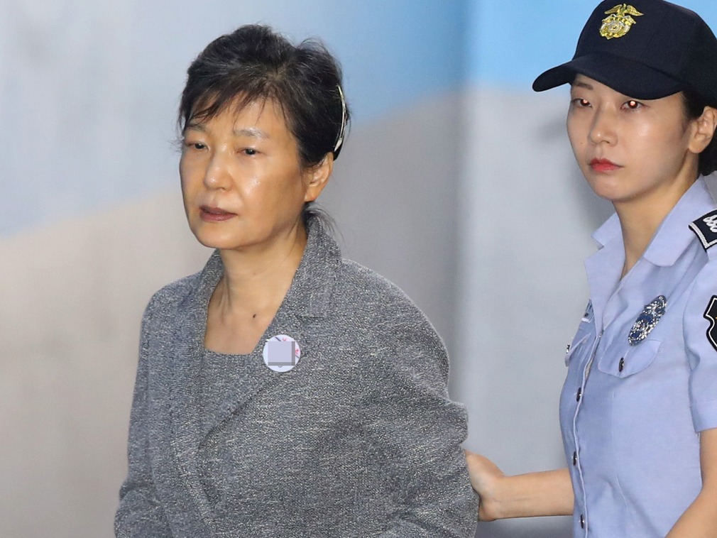 朴槿惠第54次受审 头发斑白苍老不堪
