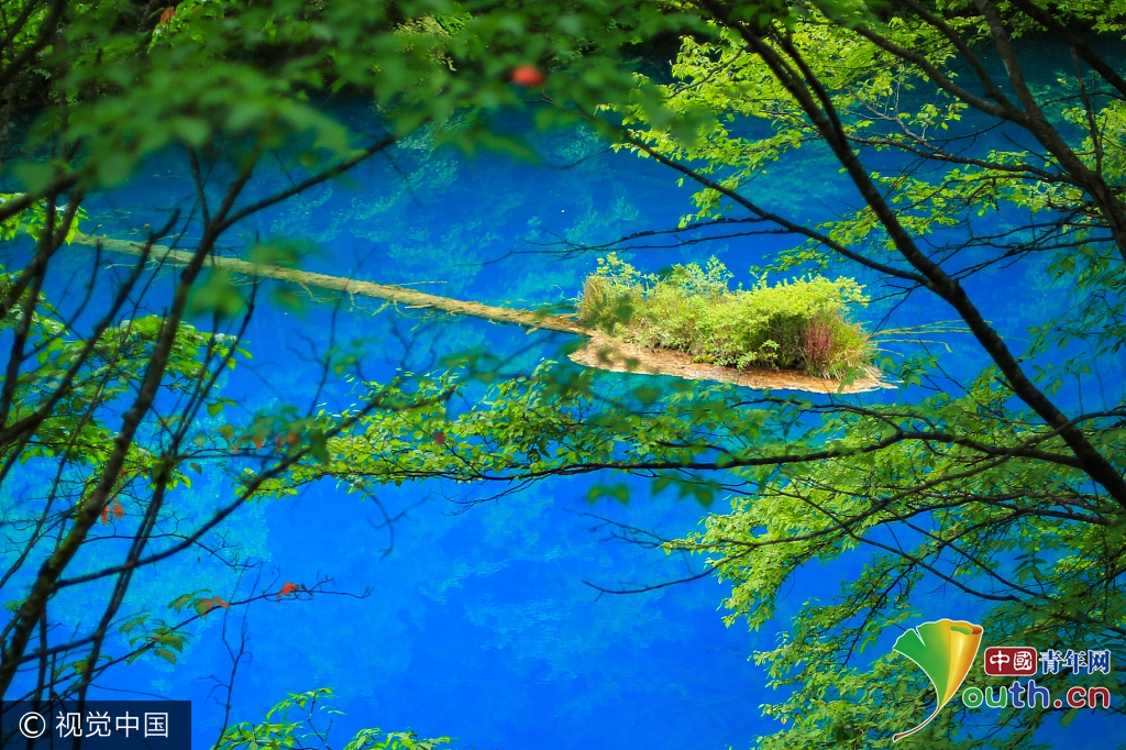 实拍四川九寨沟景区雨后美景