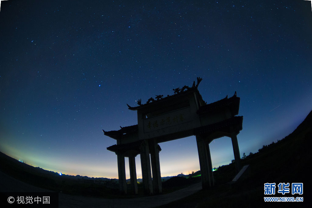 ***_***2017年2017年8 月 20 日凌晨，贵州龙里县草原乡在绚烂星空下承托下非常美丽，银河图片记录了贵州生态之美。