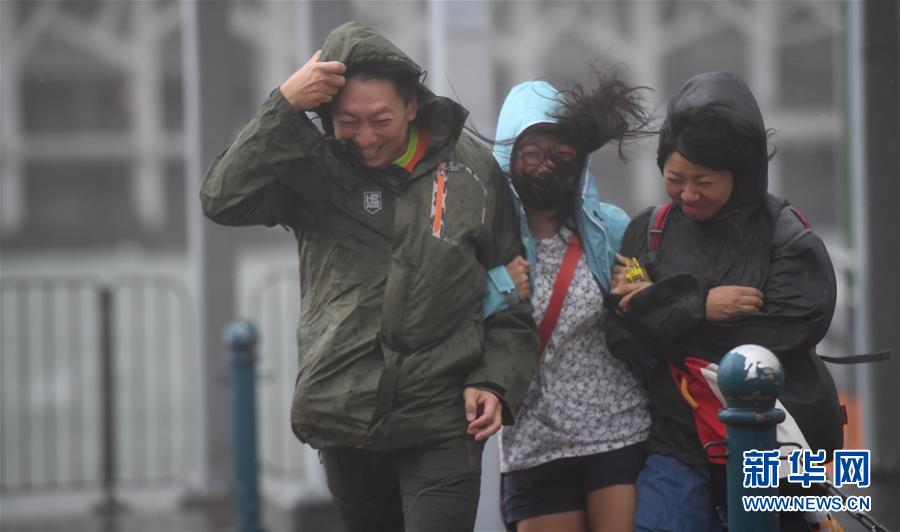 （环境）（1）香港受台风“天鸽”影响