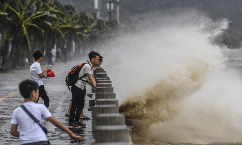 携狂风暴雨登陆珠海.jpg