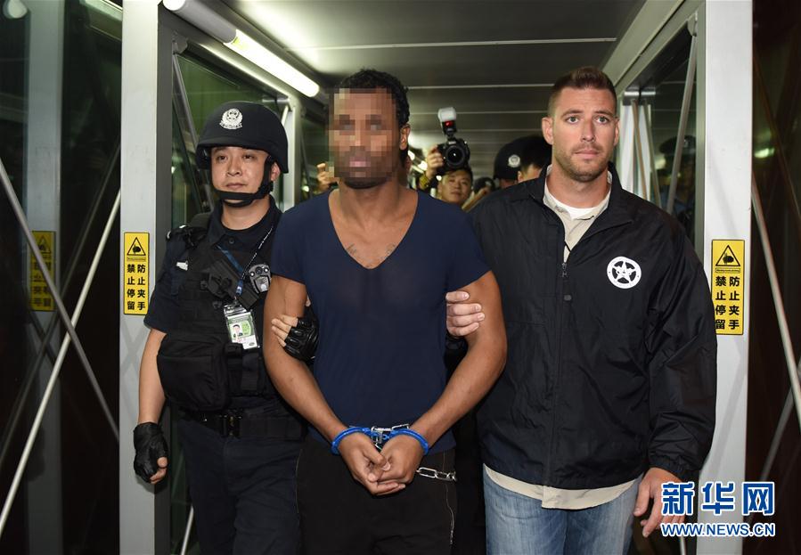 （新华视点·图片版）（1）中国警方向美国遣返一名严重暴力犯罪红通逃犯