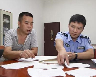 方寻民工补发欠薪.jpg