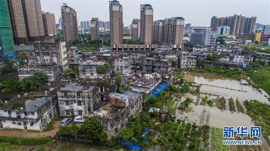 （图文互动）（1）暴雨中遭水围困的1600多群众是如何安全转移的？