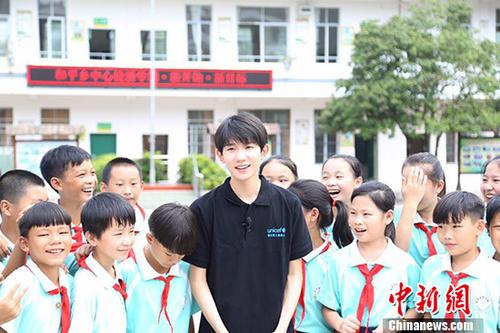 王源出任联合国“青年教育使者”展青年偶像正能量