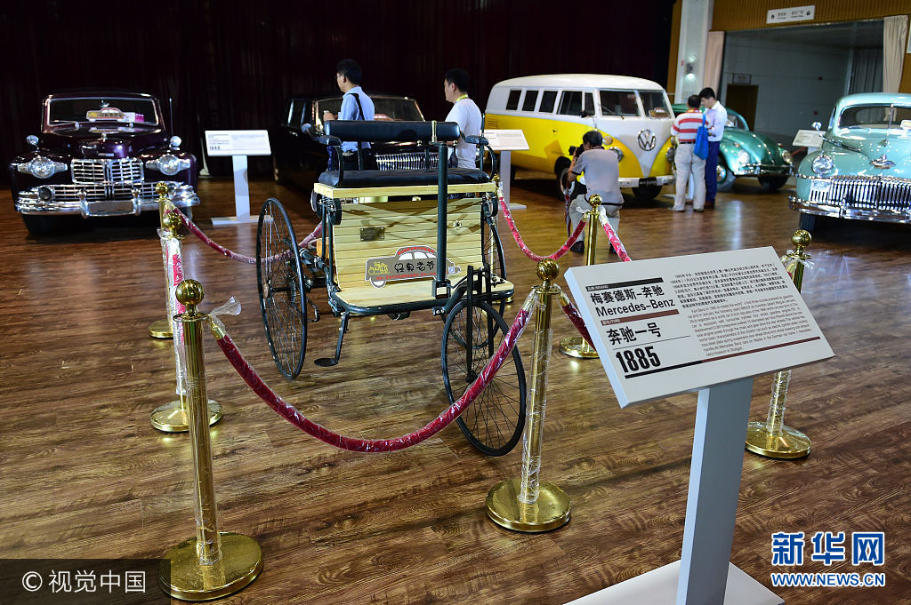 ***_***2017年9月6日，山东青岛，车展上展出的经典汽车。