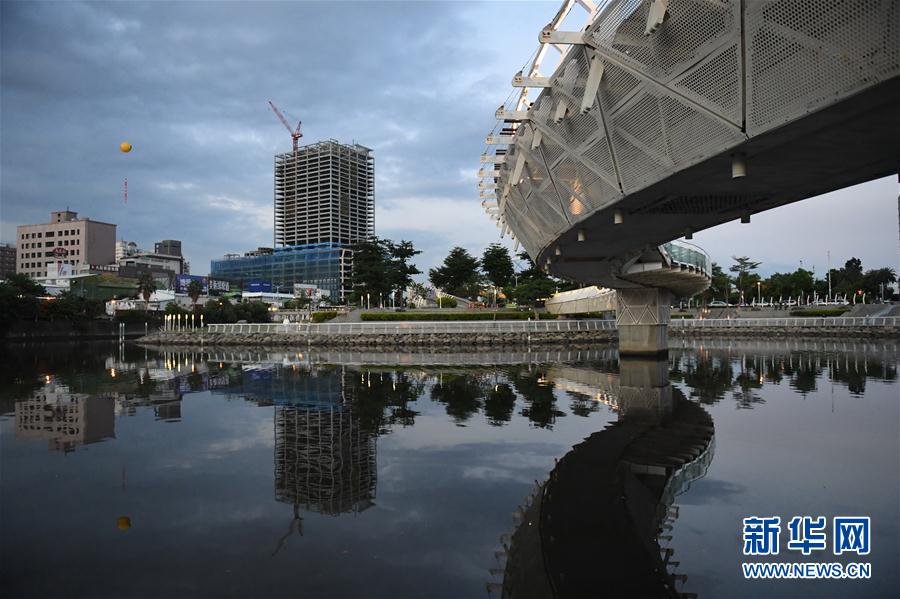 （新华视界）（1）高雄：爱河小夜曲