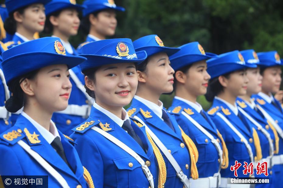 西南大学女子国旗班队员平均身高超1米7_图片频道__中国青年网