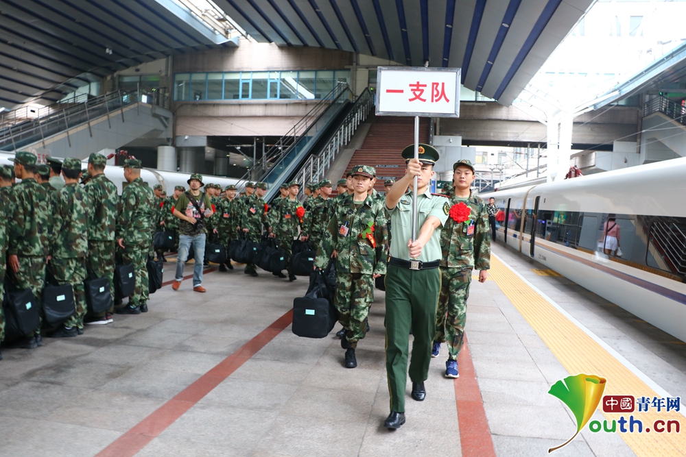 武警北京总队某部迎来首批新兵入营