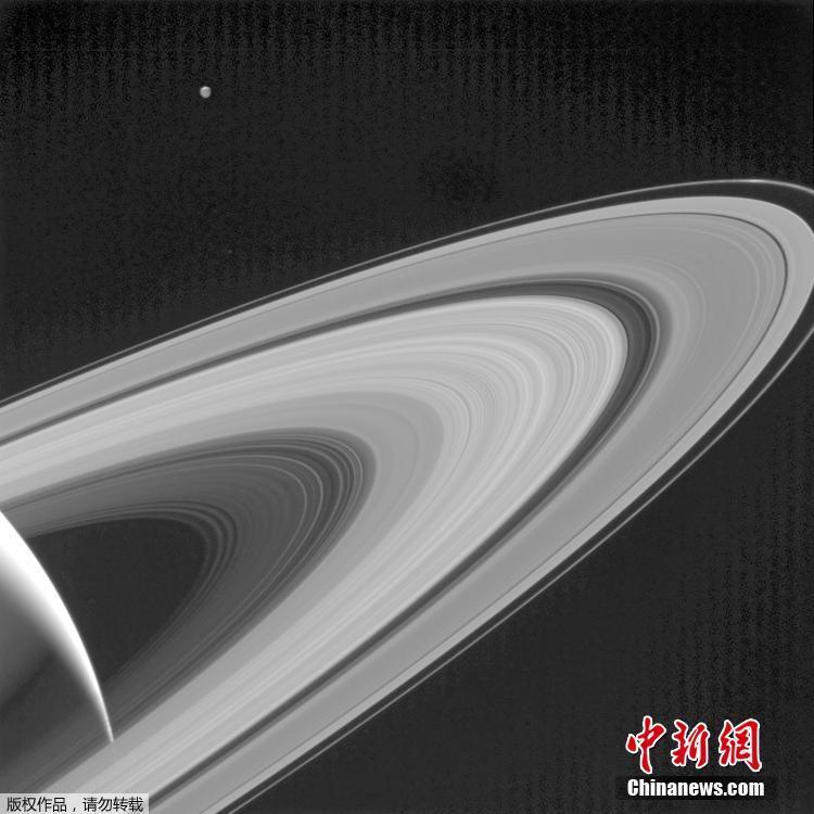 土星探测器卡西尼号明日执行"自杀"指令