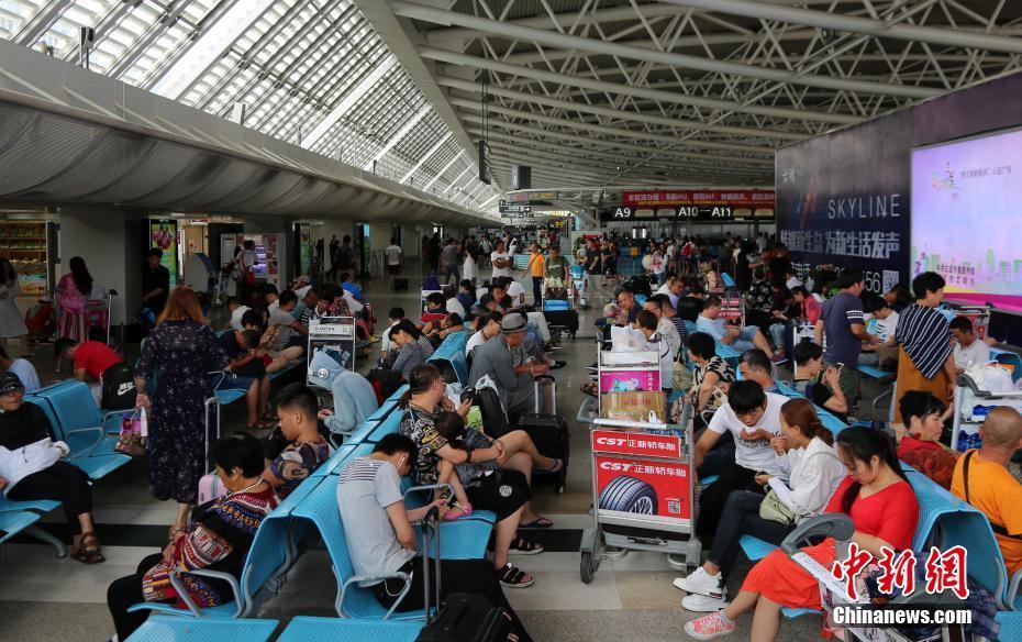 台风杜苏芮致海口、三亚两机场百余航班取消