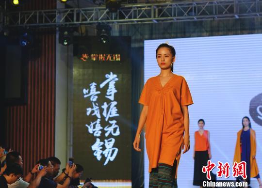 世界旅游小姐无锡直选总决赛众佳丽登台走秀