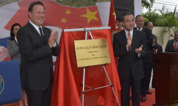 使馆正式揭牌.jpg