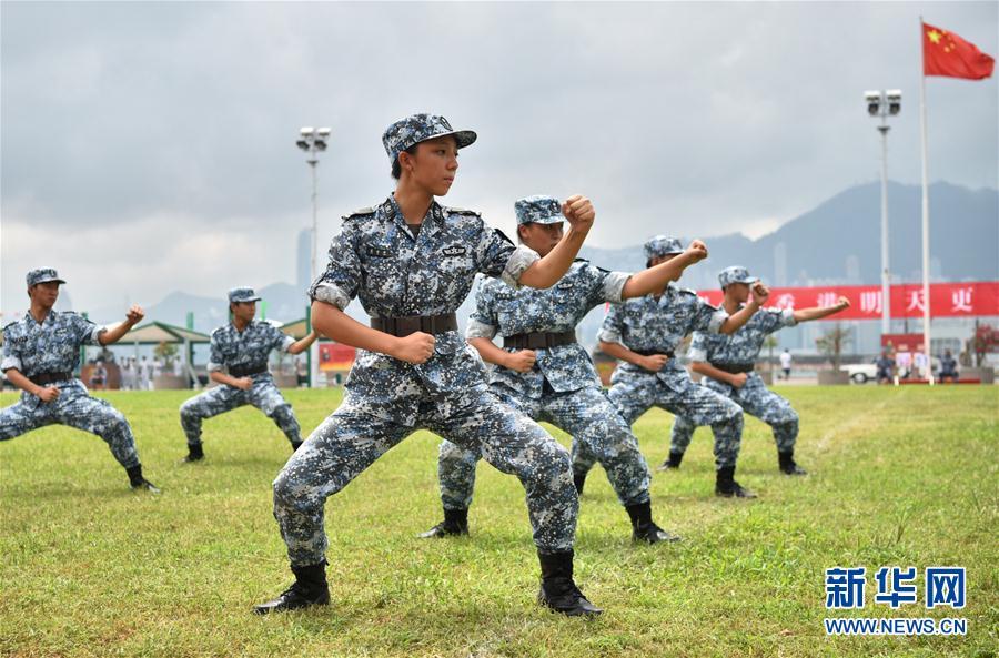 9月23日,香港学生在活动上表演军体拳.