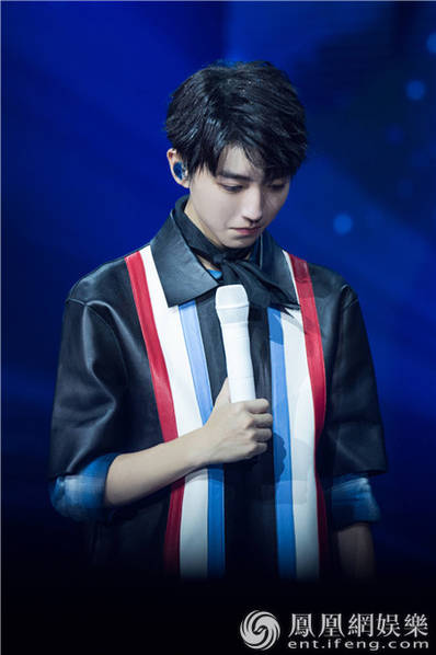 王俊凯成年礼看父母来信泪洒现场 新歌首唱皇