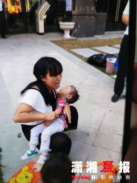 福建“老司机”捉弄辱骂高速路女收费员 道歉称只是开玩笑
