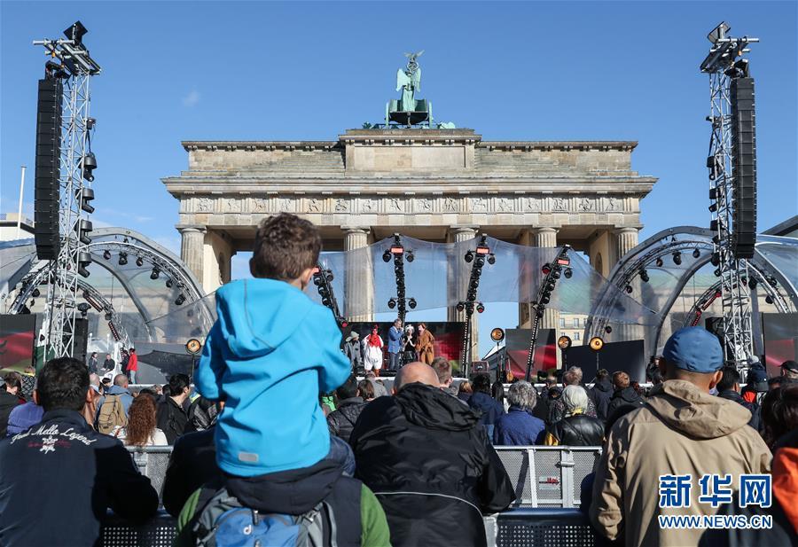 德国柏林举行统一日庆祝活动 纪念德国统一27