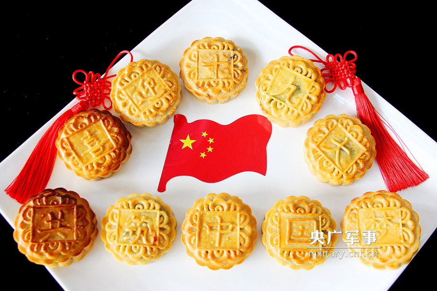 美哭了!这是一组00后新兵的月饼创意照