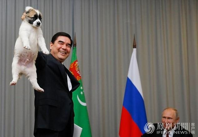 土库曼斯坦总统向普京赠送一只牧羊犬