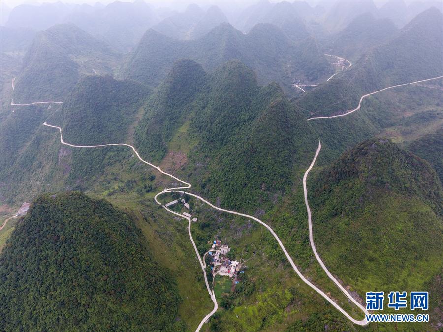 （砥砺奋进的五年）（2）“石山王国”的交通“毛细血管”