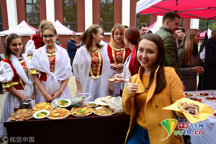 沈阳一高校举办美食节 各国美女留学生争芳斗艳_新闻频道__中国青年网