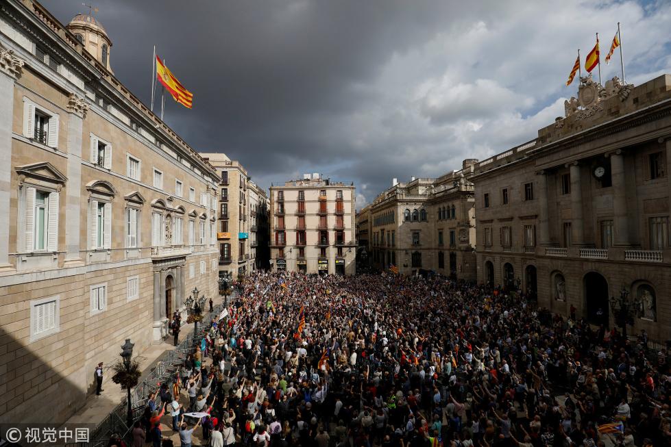 西班牙示威者集会要求释放加泰罗尼亚领导人