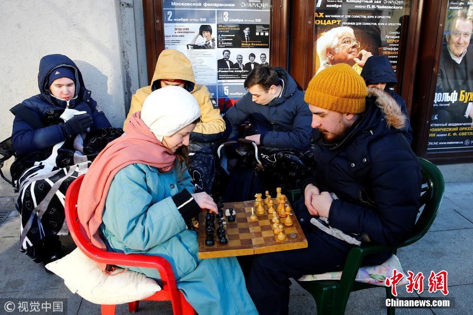 组图:韩雪穿高跟鞋跳舞身材曼妙 摊煎饼抻拉面