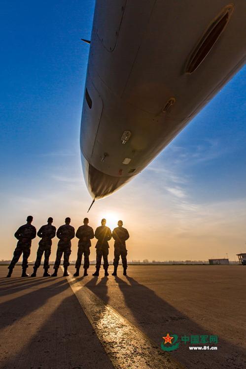 走进空军人的战斗阵地 感受光影之美